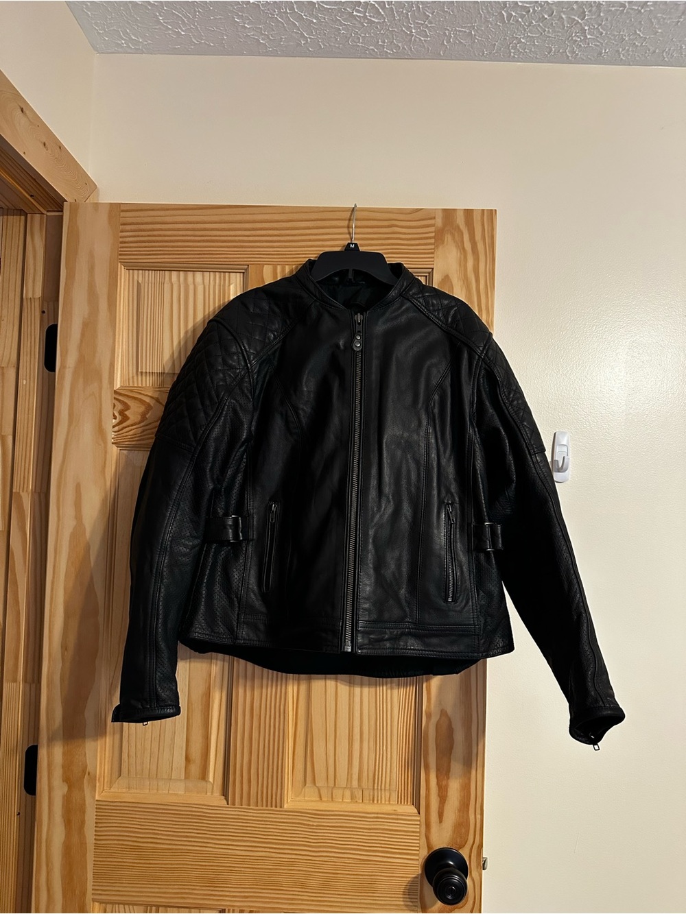 Womenโs Black Leather Motorcycle Jacket - Classic Zip Front
